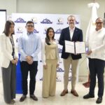 Entrega de certificado de acrediación a MARIDOM